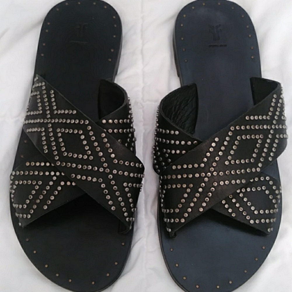 NWOT Frye studded sandals